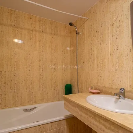 Ref 118 Zeezicht, 3 Slaapkamers, 2 Badkamers, 2 Grote Zwembaden Appartement